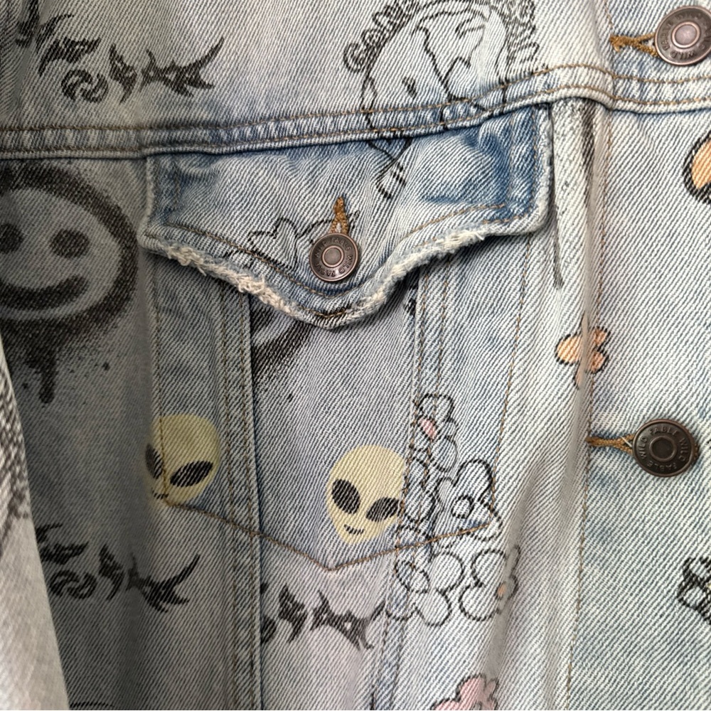 RB1 Wild fable distress denim graffiti jacket size small - Picture 4 of 10